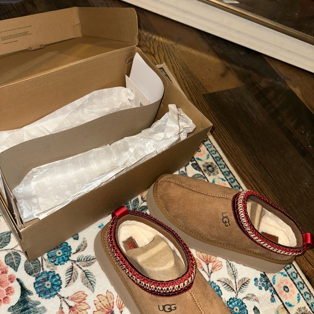 UGG Tazz Platforms - Picture 2 of 7